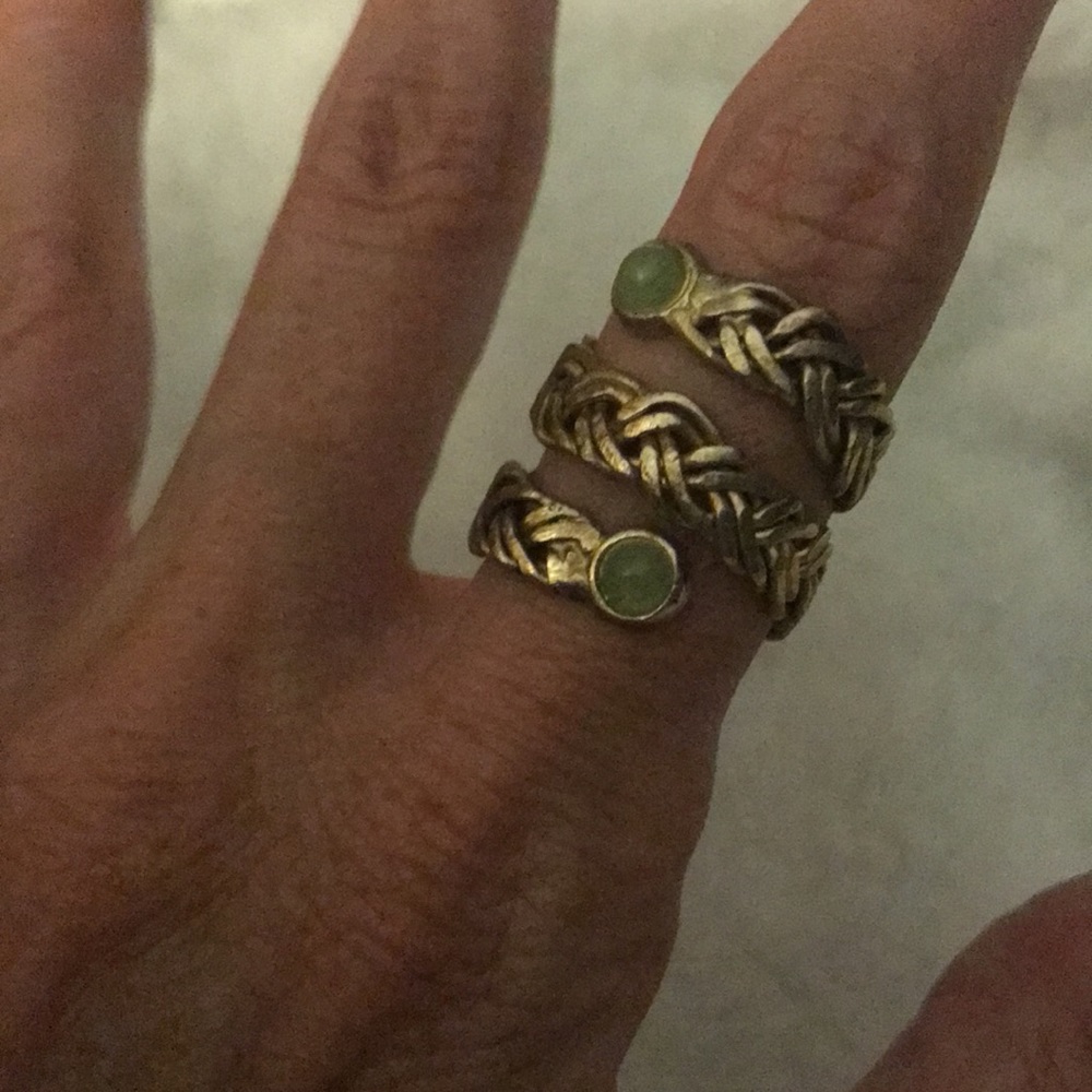 💚 $5 Gold braided ring with green gems